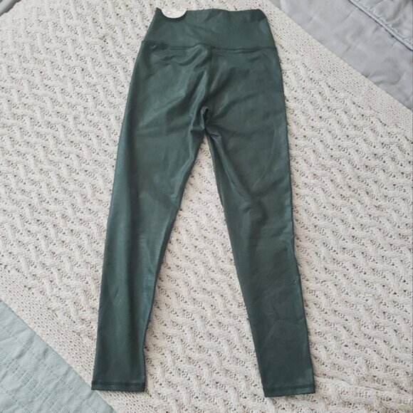 NWT AERIE Green Coated Faux Leather Limited Edition V Yoke High Rise Leggings- M - Picture 6 of 8